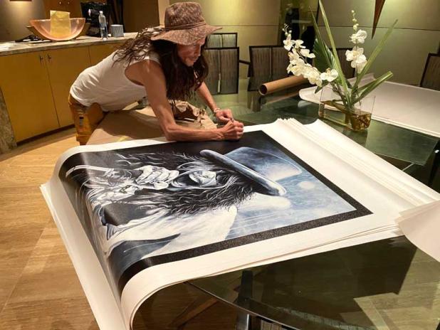 Steven Tyler with his portrait by John Douglas. (photo courtesy of John Douglas Art)
