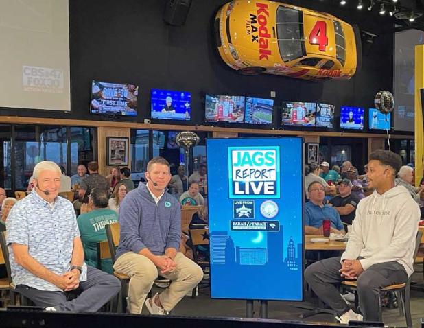 Dan Hicken, Brent Martineau and Jamal Agnew discuss the Jacksonville Jaguars. (photo by Jeanell Wilson)