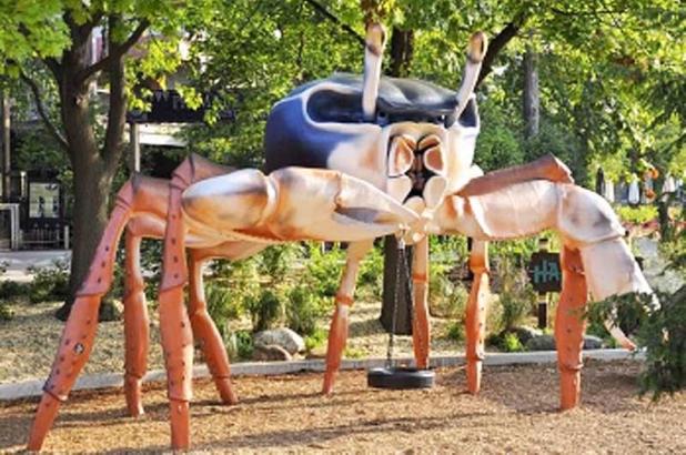 A crab sculpture by Graphite Designs.