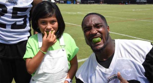 Jacksonville Jaguars players joined local children to take the #LymeDiseaseChallenge.