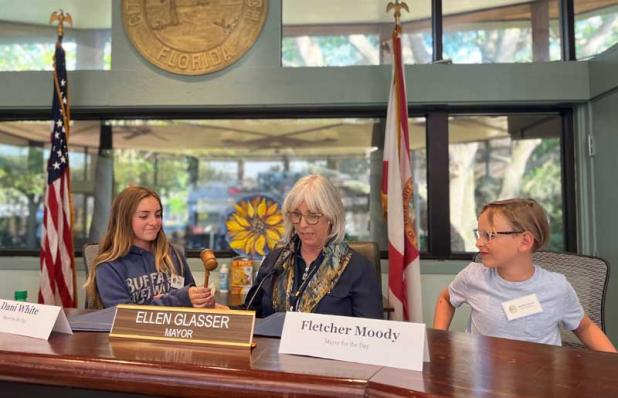 Shown are, from left, Dani White, Atlantic Beach Mayor Ellen Glasser and Fletcher Moody.