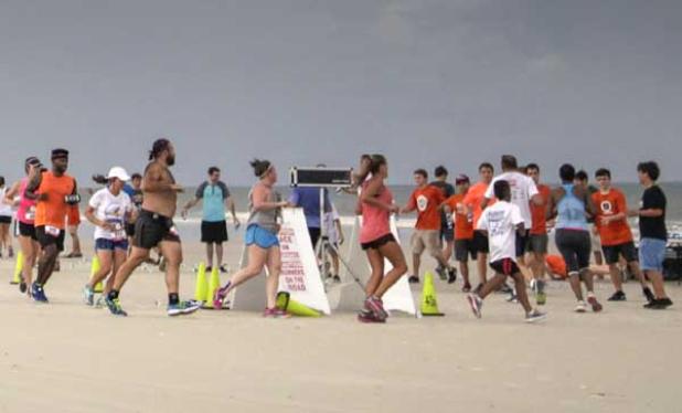 Runners round the two-mile check point on the beach at 36th Ave. S. (photos by David Rosenblum)