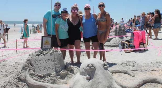 Sylvia Doan, Tiffany Doan, Robin Bannon, Sarah Roepe Alex Roepe and Alex Roepe won best in show.