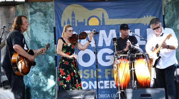 Local band Carpetbaggers performs at the Colonial Oak Music Park. (photo by Gail Carson)